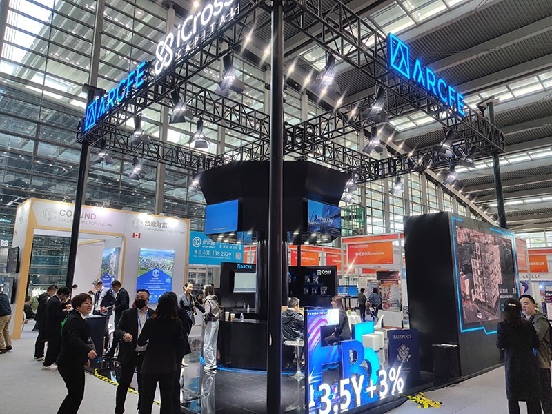 2023年12月16日，第十七屆深圳國際金融博覽會(huì)在深圳會(huì)展中心開幕，近300家金融機(jī)構(gòu)和企業(yè)攜手多款金融產(chǎn)品集中亮相。