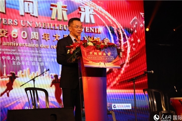 法國前總理拉法蘭出席晚會并致辭。 人民網(wǎng)記者 尚凱元 攝