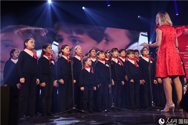 法國寶麗聲童聲合唱團演唱《假如我去中國》。人民網(wǎng)記者 尚凱元攝