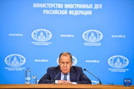 1月18日，在俄羅斯首都莫斯科，俄羅斯外長(zhǎng)拉夫羅夫回答記者提問。新華社發(fā)（亞歷山大攝）