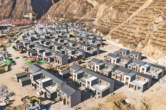 1月16日，門頭溝區(qū)齋堂鎮(zhèn)沿河口村，即將進入內(nèi)部裝修環(huán)節(jié)的異地安置項目建設(shè)現(xiàn)場。