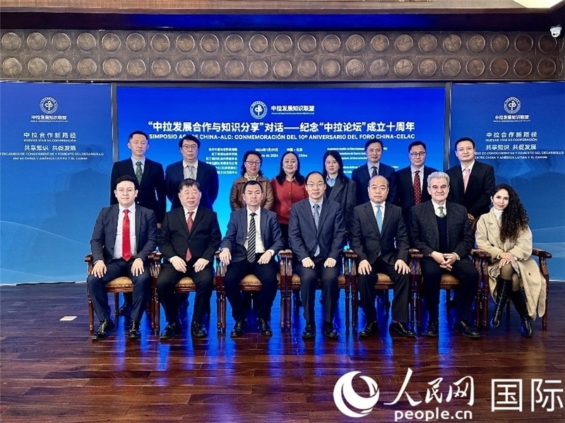 與會嘉賓合影留念。人民網(wǎng)記者 周雨攝