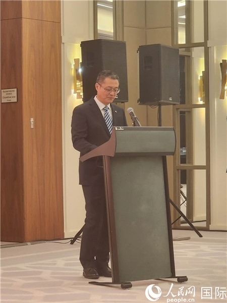 中國駐哈大使館公使銜參贊蘇予致辭。人民網(wǎng)記者 李強(qiáng)攝