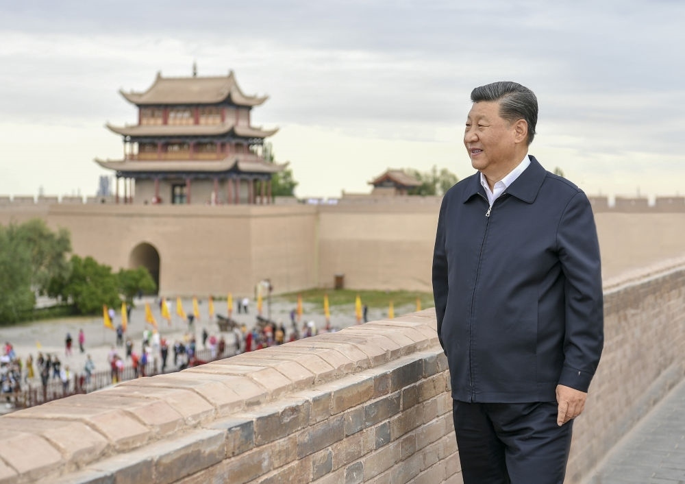 2019年8月20日上午，習(xí)近平來到嘉峪關(guān)關(guān)城，登上城樓察看關(guān)城整體面貌，聽取河西走廊長城、關(guān)隘歷史文化情況介紹。新華社記者 謝環(huán)馳 攝