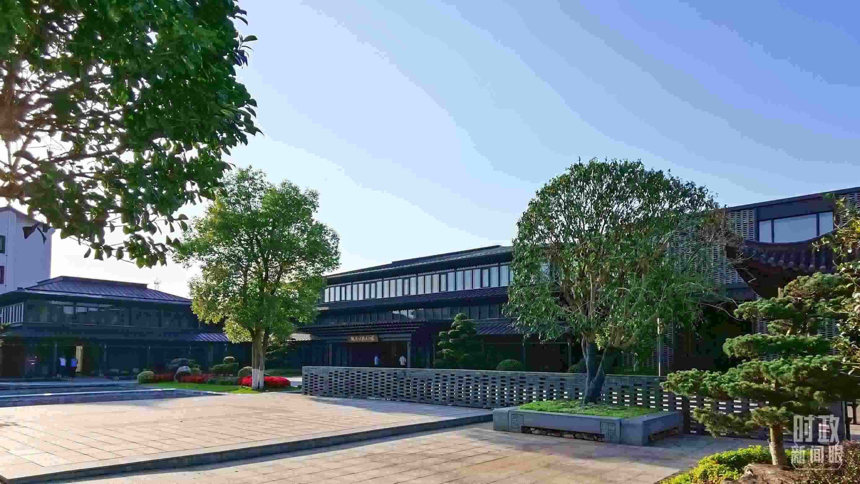 △楓橋經(jīng)驗陳列館。2023年9月，習(xí)近平來到這里考察，強(qiáng)調(diào)要發(fā)展好新時代“楓橋經(jīng)驗”。（總臺央視記者陳漢章拍攝）