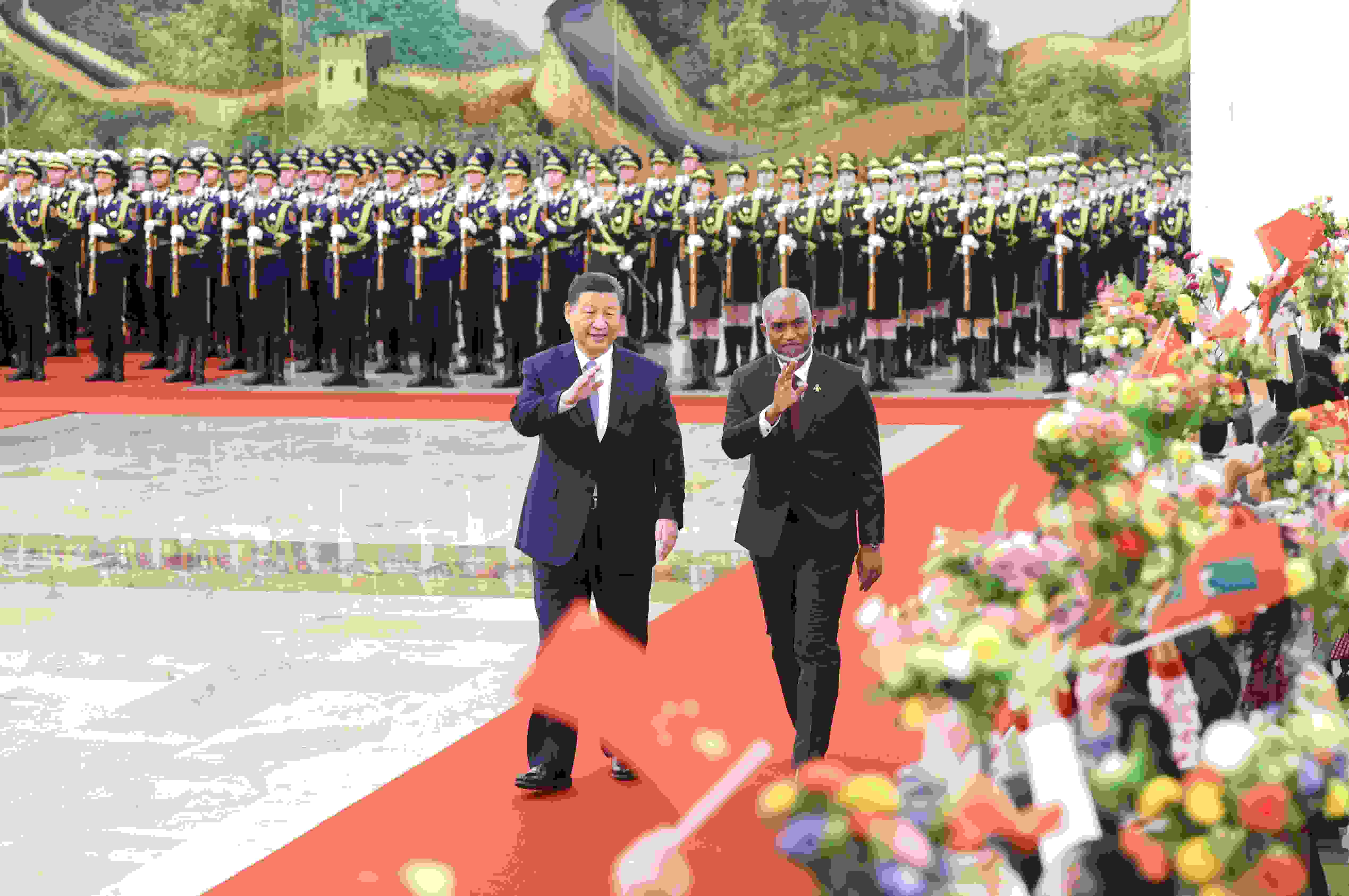 △2024年1月10日下午，國家主席習近平在北京人民大會堂同來華進行國事訪問的馬爾代夫總統(tǒng)穆伊茲舉行會談。會談前，習近平主席在人民大會堂北大廳為穆伊茲總統(tǒng)舉行歡迎儀式。