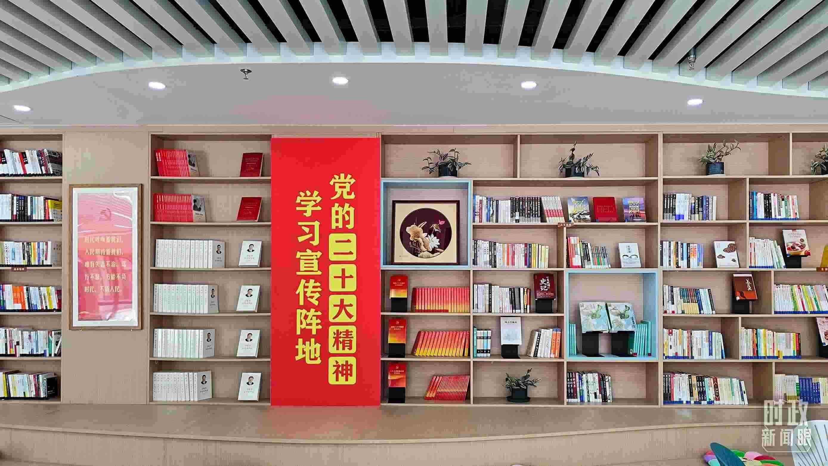 △雄安新區(qū)南文營社區(qū)黨群服務(wù)中心。2023年5月，習(xí)近平在這里強(qiáng)調(diào)要構(gòu)筑新時代宜業(yè)宜居的“人民之城”。（總臺央視記者楊立峰拍攝）