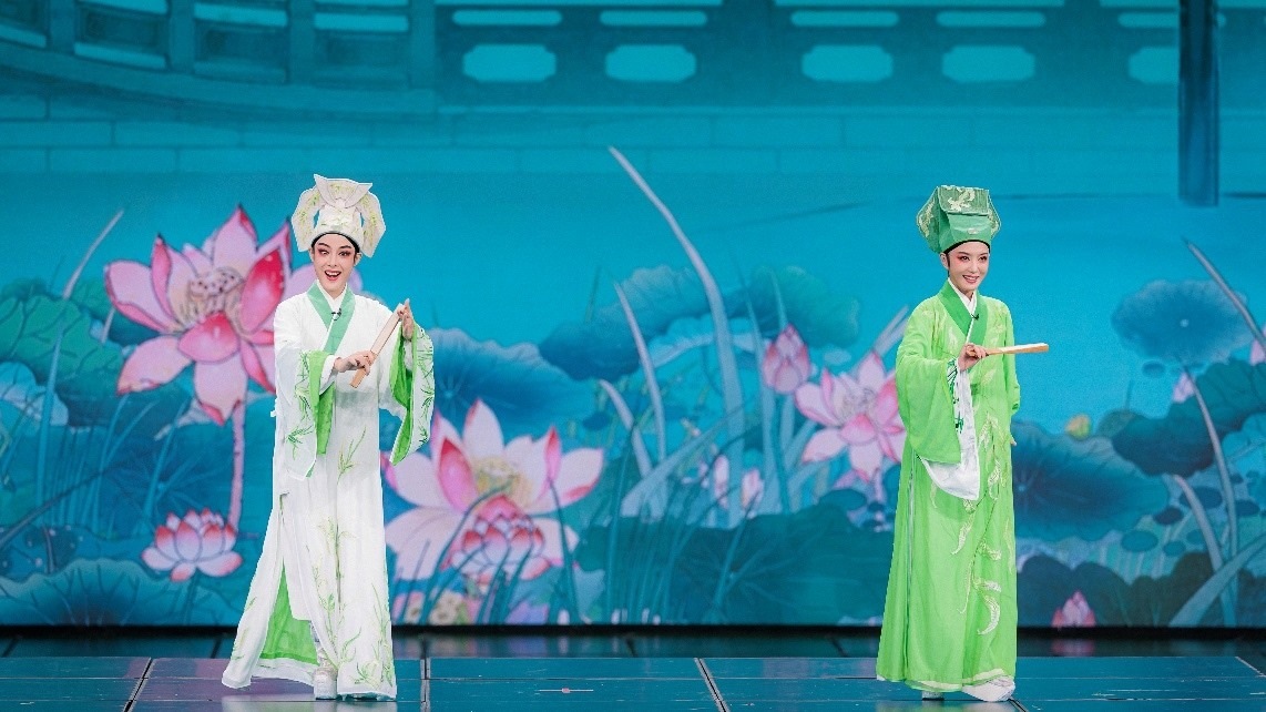 青年越劇演員陳麗君、李云霄彩排現(xiàn)場。主辦方供圖