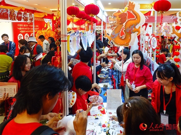 活動現(xiàn)場氣氛熱烈。人民網(wǎng)記者 謝佳君攝