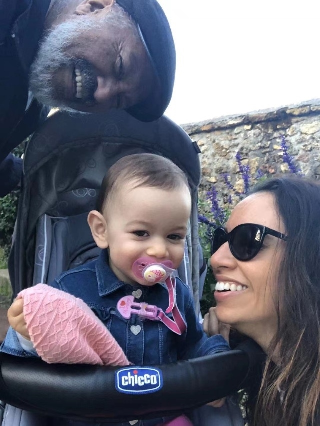 丹尼爾和家人在北京。圖片由受訪者提供