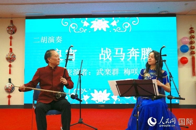 二胡合奏。人民網(wǎng) 許可攝