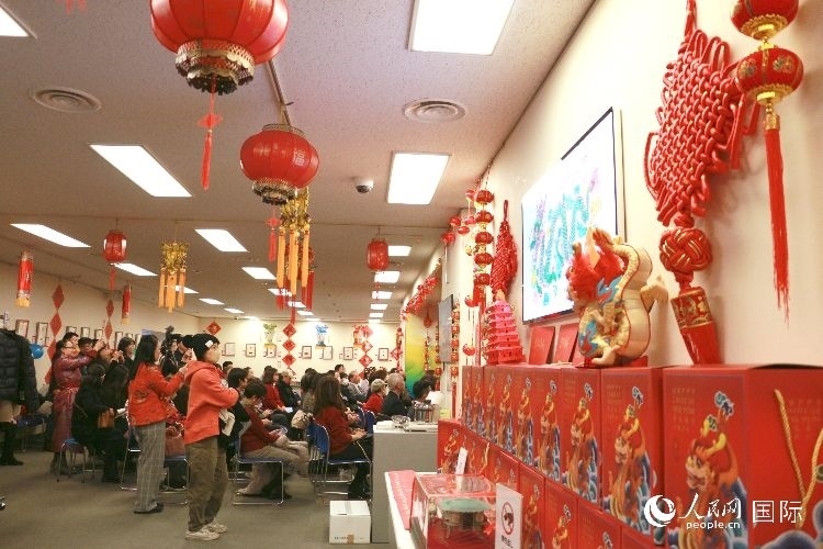 現(xiàn)場洋溢著濃郁的新春氛圍。人民網(wǎng) 許可攝