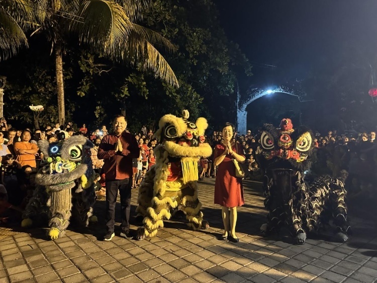 舞獅表演。巴陵康孔子學(xué)院供圖