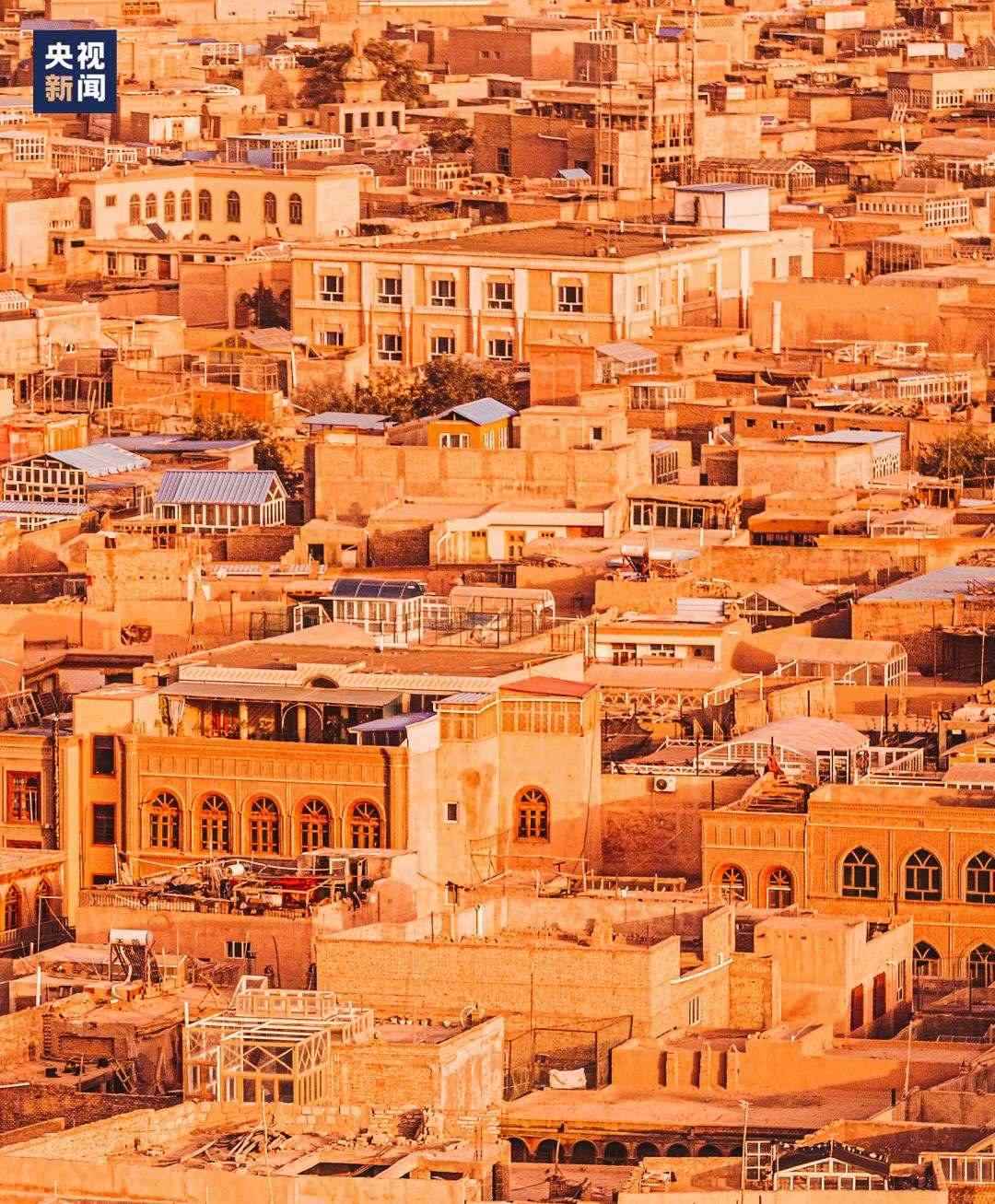 △喀什古城在天山和昆侖山的守護(hù)下，留住了千年前的樣子。