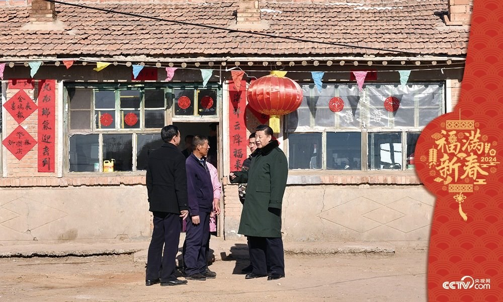 2017年1月24日，習(xí)近平總書(shū)記在河北省張家口市張北縣小二臺(tái)鎮(zhèn)德勝村村民徐學(xué)海家中看望。