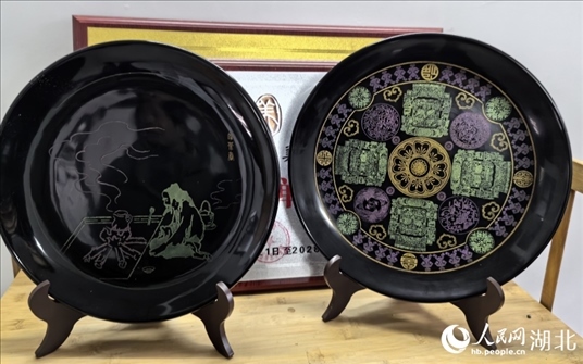 壩漆工藝品。人民網(wǎng)記者 周雯攝