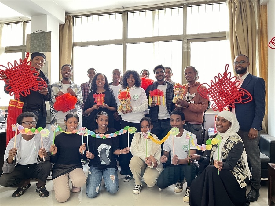 參加活動(dòng)的學(xué)生合影。亞的斯亞貝巴大學(xué)孔子學(xué)院供圖