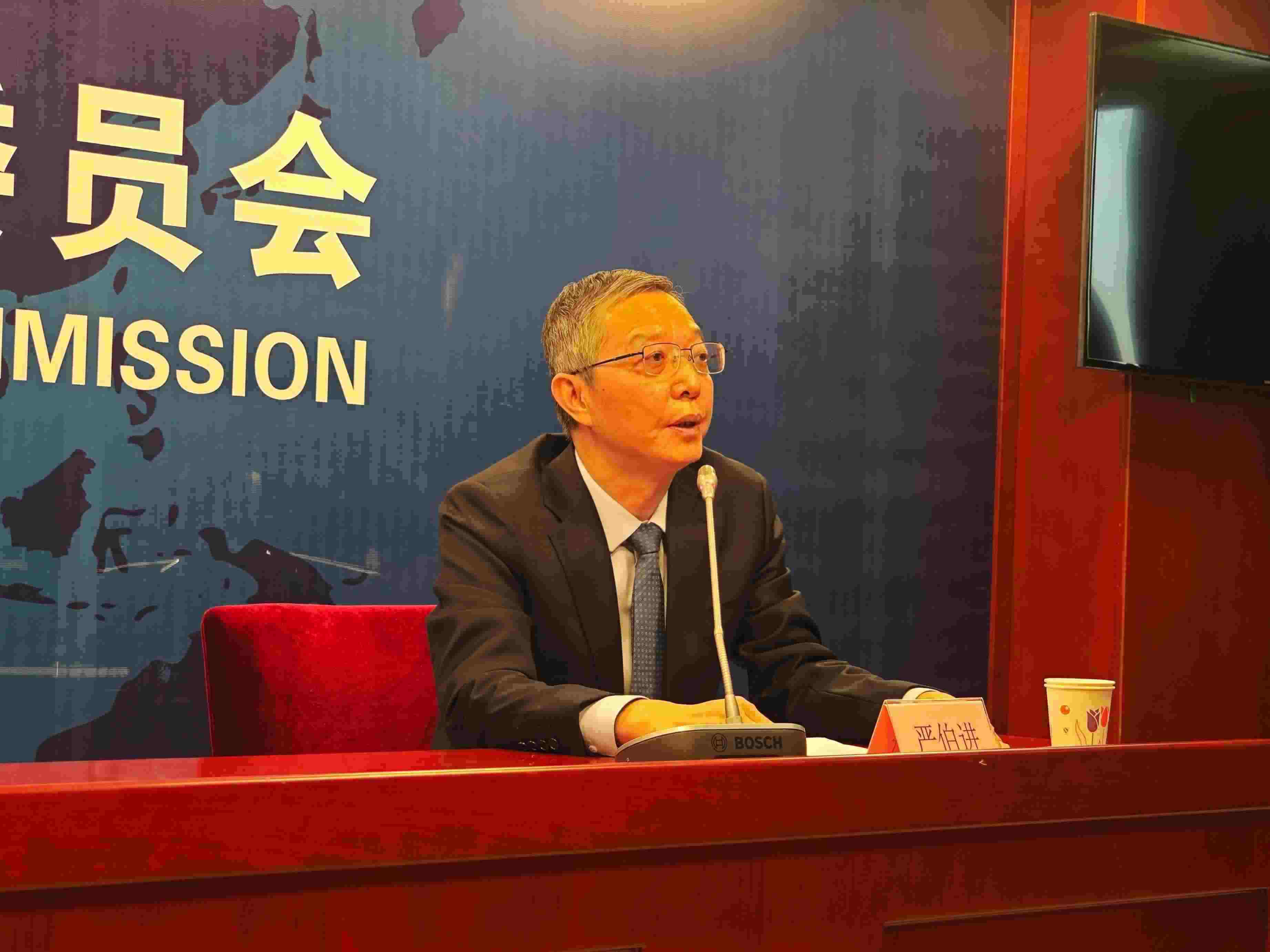 2月23日，嚴伯進在證監(jiān)會例行新聞發(fā)布會現(xiàn)場。 人民網(wǎng) 黃盛 攝