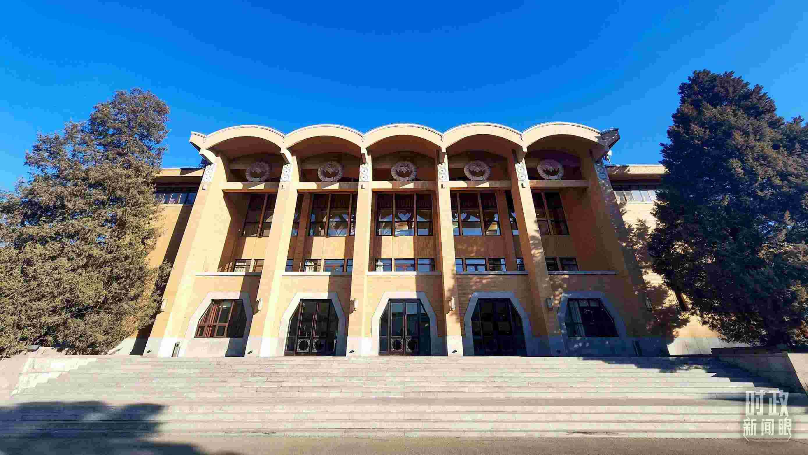 △2024年春季學(xué)期中央黨校（國(guó)家行政學(xué)院）中青年干部培訓(xùn)班3月1日上午在中央黨校開(kāi)班。（總臺(tái)央視記者劉琦拍攝）