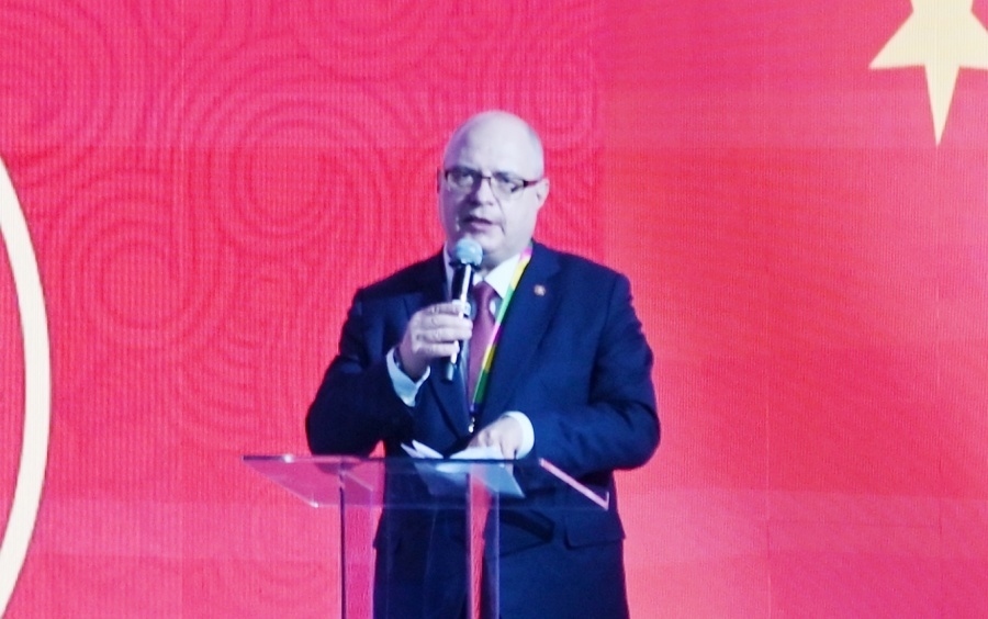 俄羅斯國家杜馬資產(chǎn)、土地和財產(chǎn)關(guān)系委員會主席兼俄中議員友好小組主席加夫里洛夫致辭。主辦方供圖 