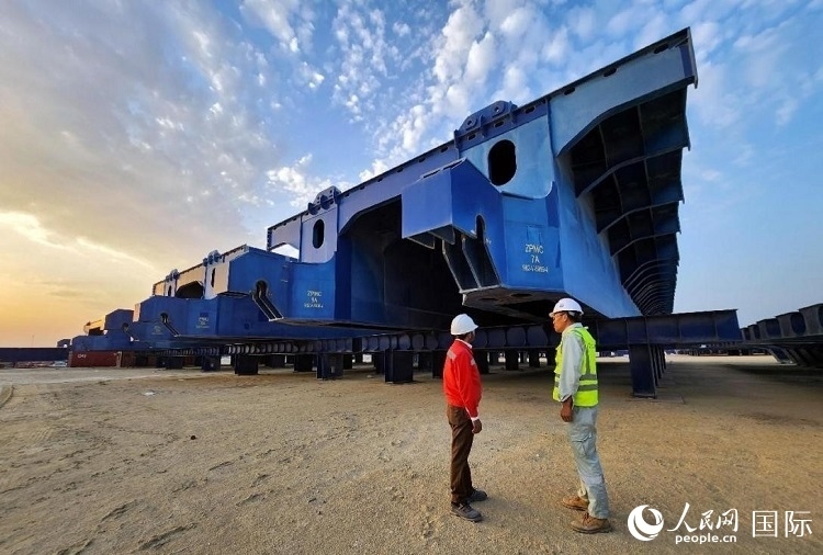 全球最大升船機平臺。人民網(wǎng)記者管克江攝