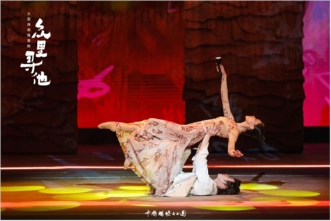 《眾里尋他》劇照。中國(guó)煤礦文工團(tuán)供圖