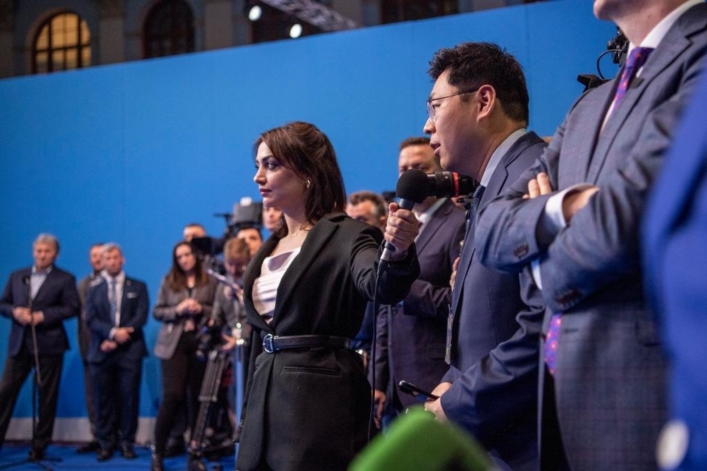 3月18日，在俄羅斯首都莫斯科，新華社記者向俄總統(tǒng)普京提問(wèn)。新華社記者曹陽(yáng)攝