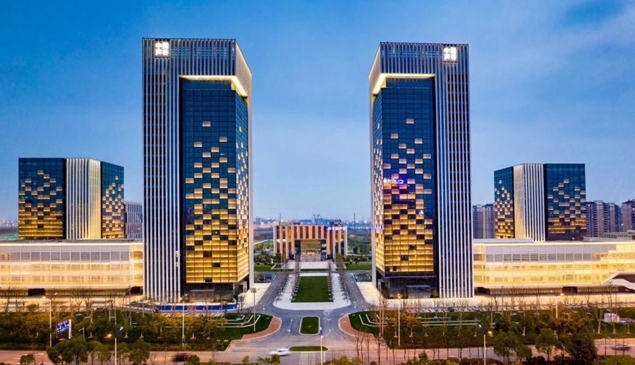 這是2019年3月13日拍攝的位于安徽合肥的中國聲谷產(chǎn)業(yè)園（無人機(jī)照片）。截至2024年，中國聲谷入駐企業(yè)超過2000戶，年產(chǎn)值超過2000億元，形成以智能語音及人工智能產(chǎn)業(yè)為核心的新一代信息技術(shù)產(chǎn)業(yè)集群。