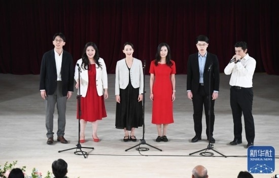 3月21日，國家開發(fā)銀行阿卡貝拉合唱團在音樂會上演出。新華社記者 任超 攝