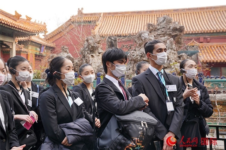 松山芭蕾舞團(tuán)青年代表團(tuán)在故宮參觀。人民網(wǎng)記者 張麗婭攝