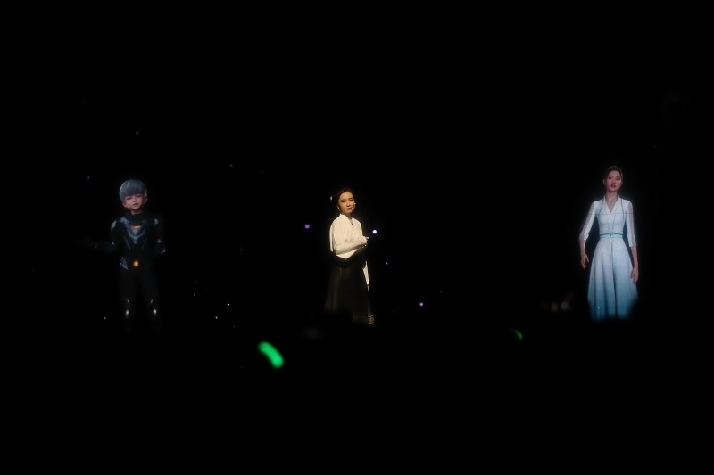 開場(chǎng)節(jié)目表演《彩云之南》。圖片來源：人民視頻