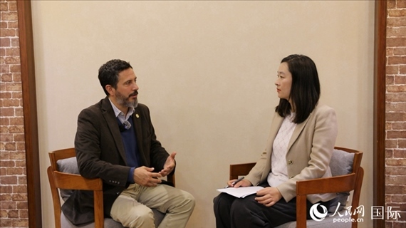 阿根廷布宜諾斯艾利斯大學(xué)阿根廷—中國研究中心主任、阿根廷知名漢學(xué)家畢嘉宏（Ignacio Villagran）接受人民網(wǎng)記者專訪。人民網(wǎng)記者 周雨攝