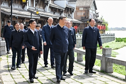 △2024年3月18日至21日，習(xí)近平總書記在湖南考察。這是19日上午，總書記在常德河街考察。