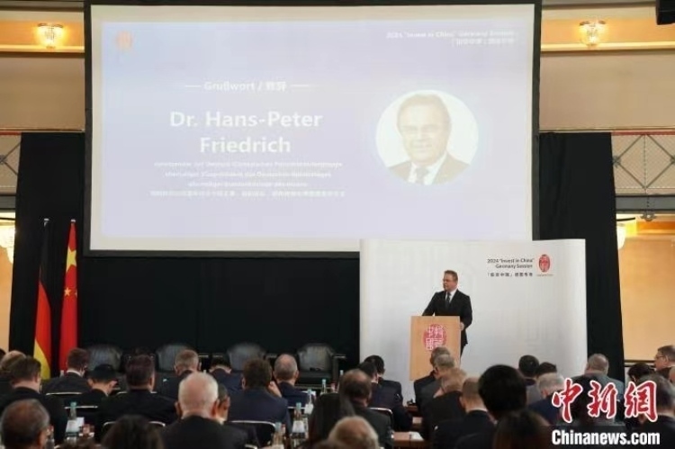 當?shù)貢r間4月5日，由中國商務部主辦的“投資中國”德國專場推介活動在斯圖加特市舉行。中新社記者 馬秀秀 攝