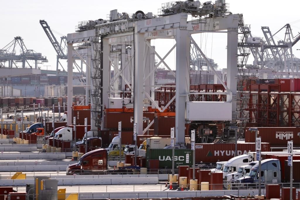 2021年10月29日拍攝的美國加利福尼亞州洛杉磯港景象。新華社發(fā)