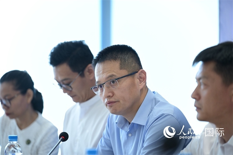 緬甸中國企業(yè)商會會長、工商銀行仰光分行行長劉銘介紹有關(guān)情況-人民網(wǎng)記者謝佳君攝