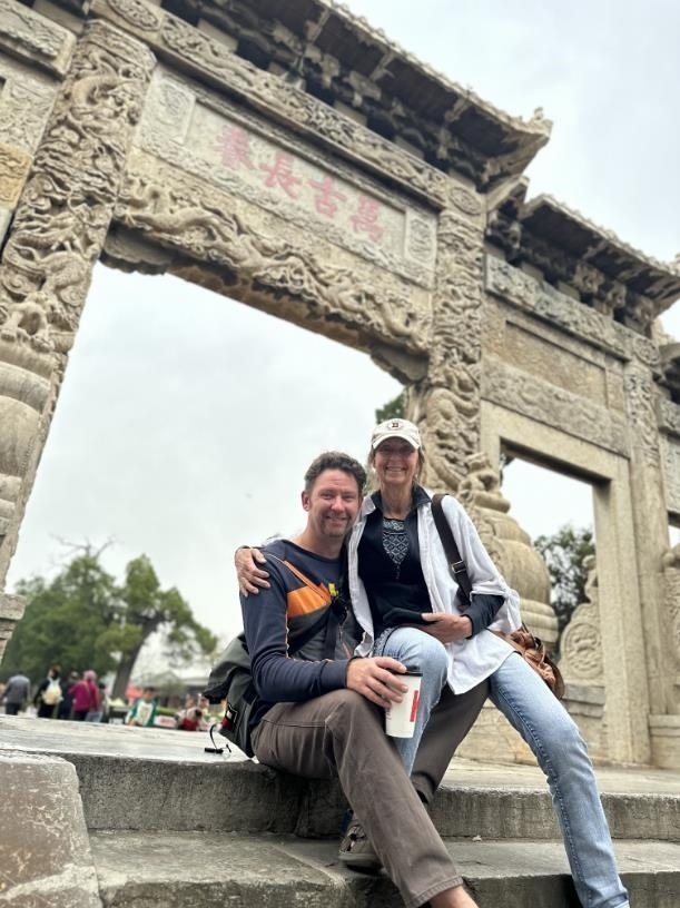 遇見(jiàn)中國(guó)丨在華生活二十年的美國(guó)人譚嘉煦：想用手搖車走遍中國(guó)