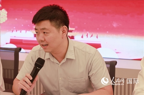 中國駐里約總領(lǐng)館領(lǐng)僑處處長齊冀在座談會(huì)上致辭。人民網(wǎng)記者 陳海琪攝