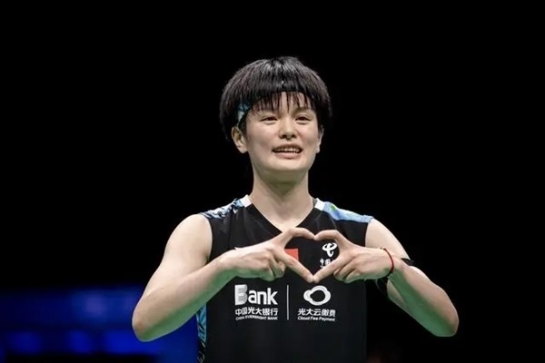 4月14日，王祉怡在奪冠后慶祝。新華社記者 江漢攝