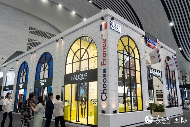 第四屆中國(guó)國(guó)際消費(fèi)品博覽會(huì)法國(guó)國(guó)家館。人民網(wǎng) 常沙攝