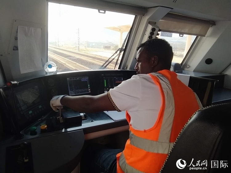 火車司機索博卡。人民網記者 黃培昭攝