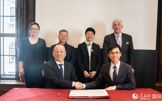 活動簽約現(xiàn)場。實(shí)習(xí)生 劉船攝