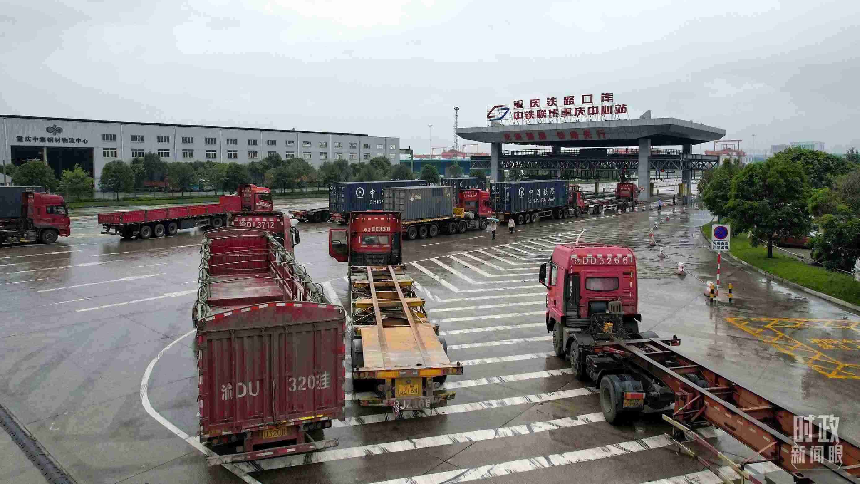 △重慶鐵路口岸中鐵聯(lián)集重慶中心站。（總臺(tái)記者于濱拍攝）