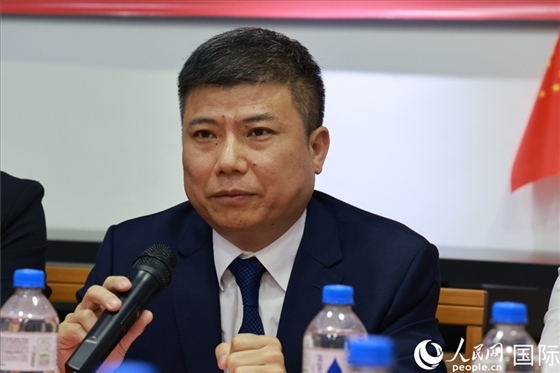 浙江省蘭溪市市委常委柳衛(wèi)東在座談會(huì)上致辭。人民網(wǎng)記者 陳海琪攝