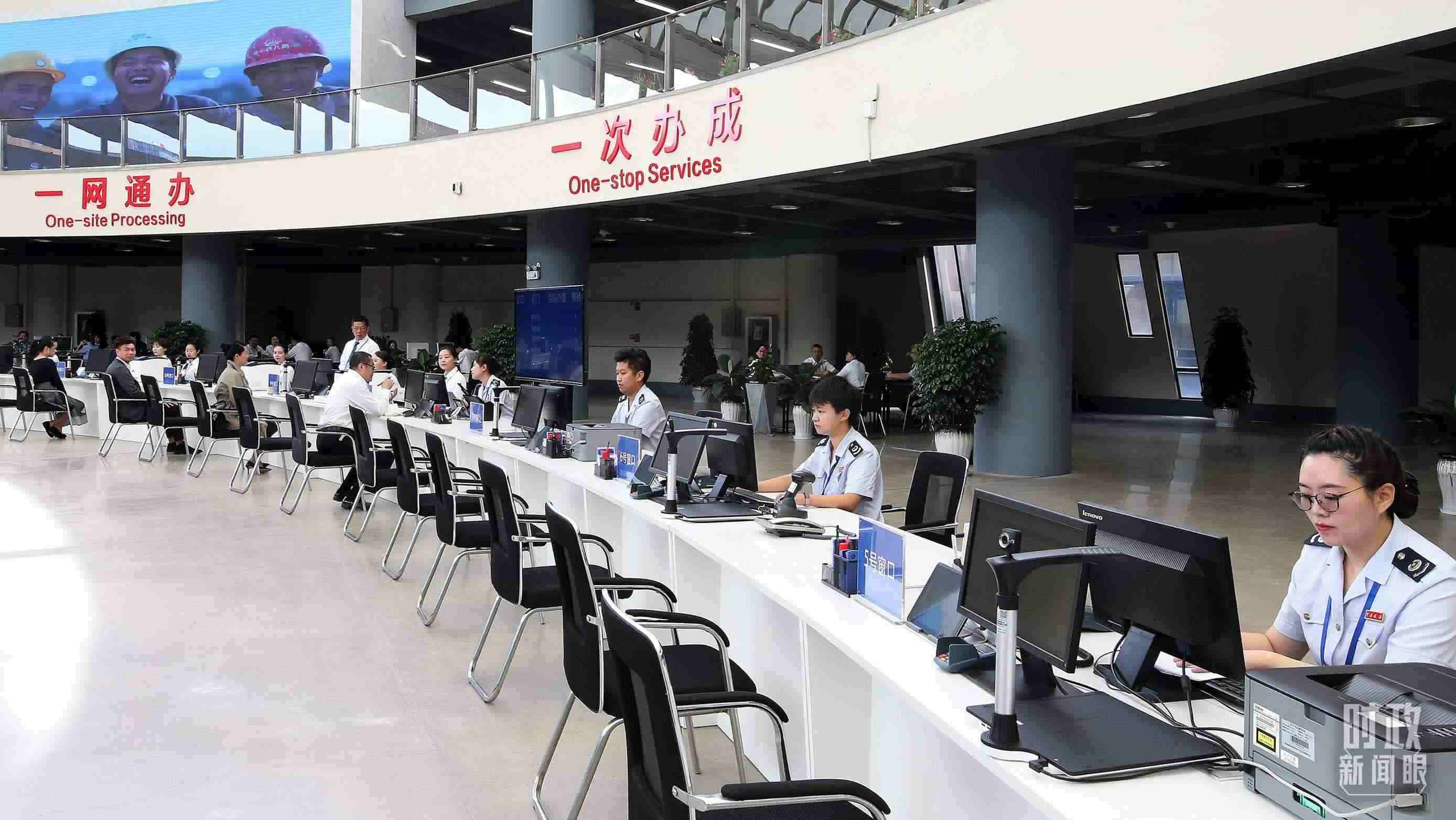 △中國（云南）自由貿(mào)易試驗區(qū)昆明片區(qū)綜合服務中心。（圖/視覺中國）