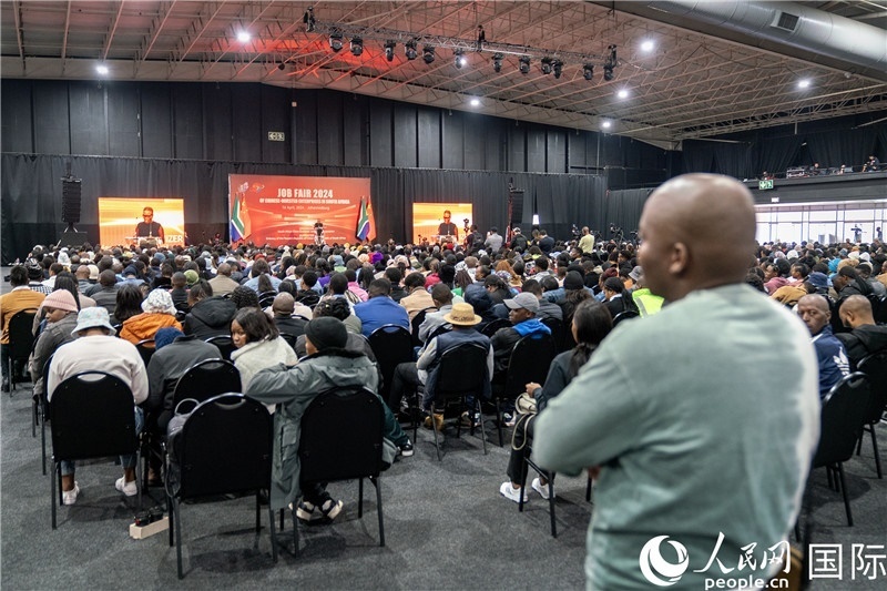 2024年中資企業(yè)招聘大會(huì)現(xiàn)場(chǎng)。 人民網(wǎng) 希拉茲攝
