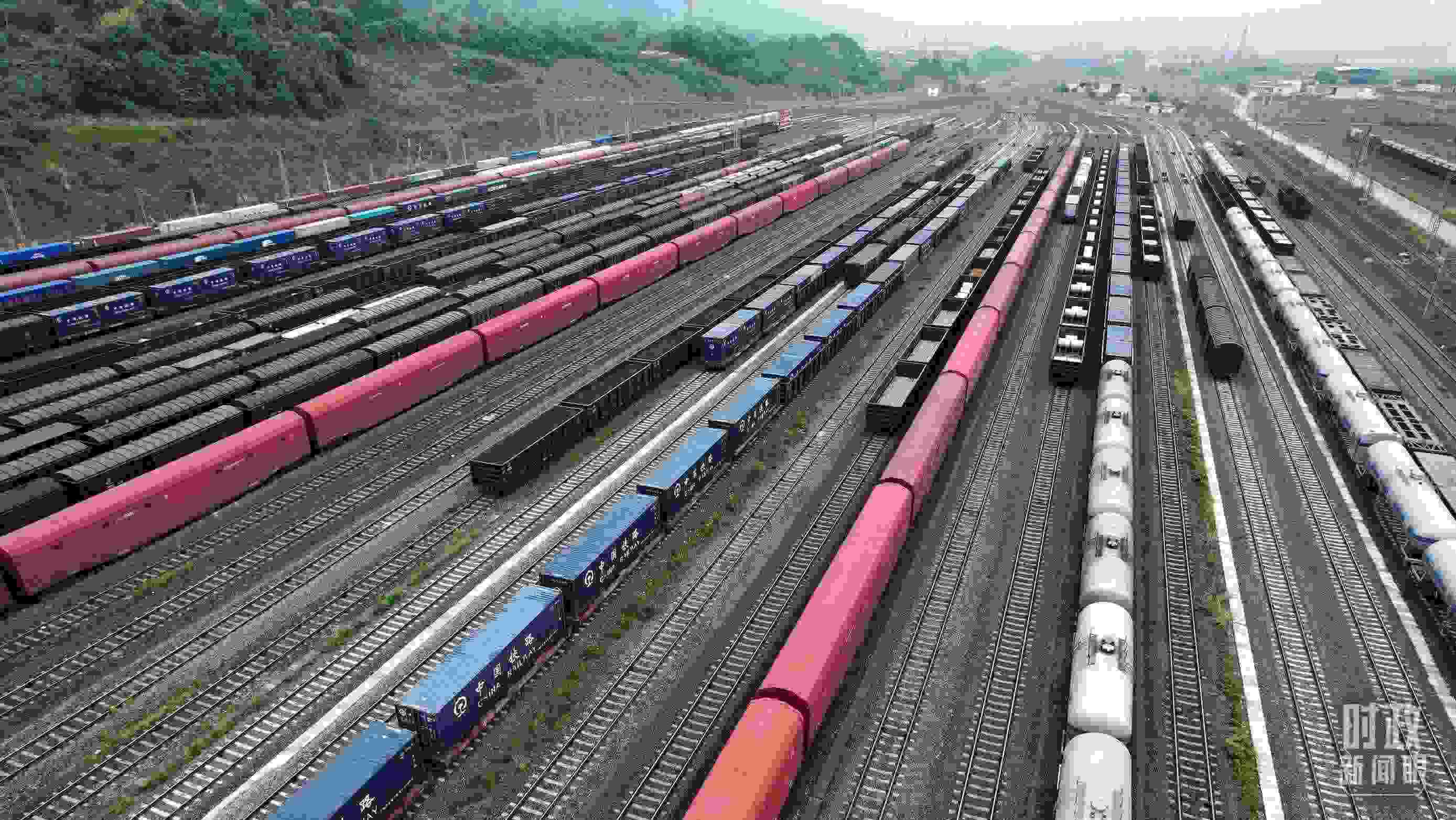 △重慶國際物流樞紐園區(qū)。（總臺(tái)央視記者范凱拍攝）