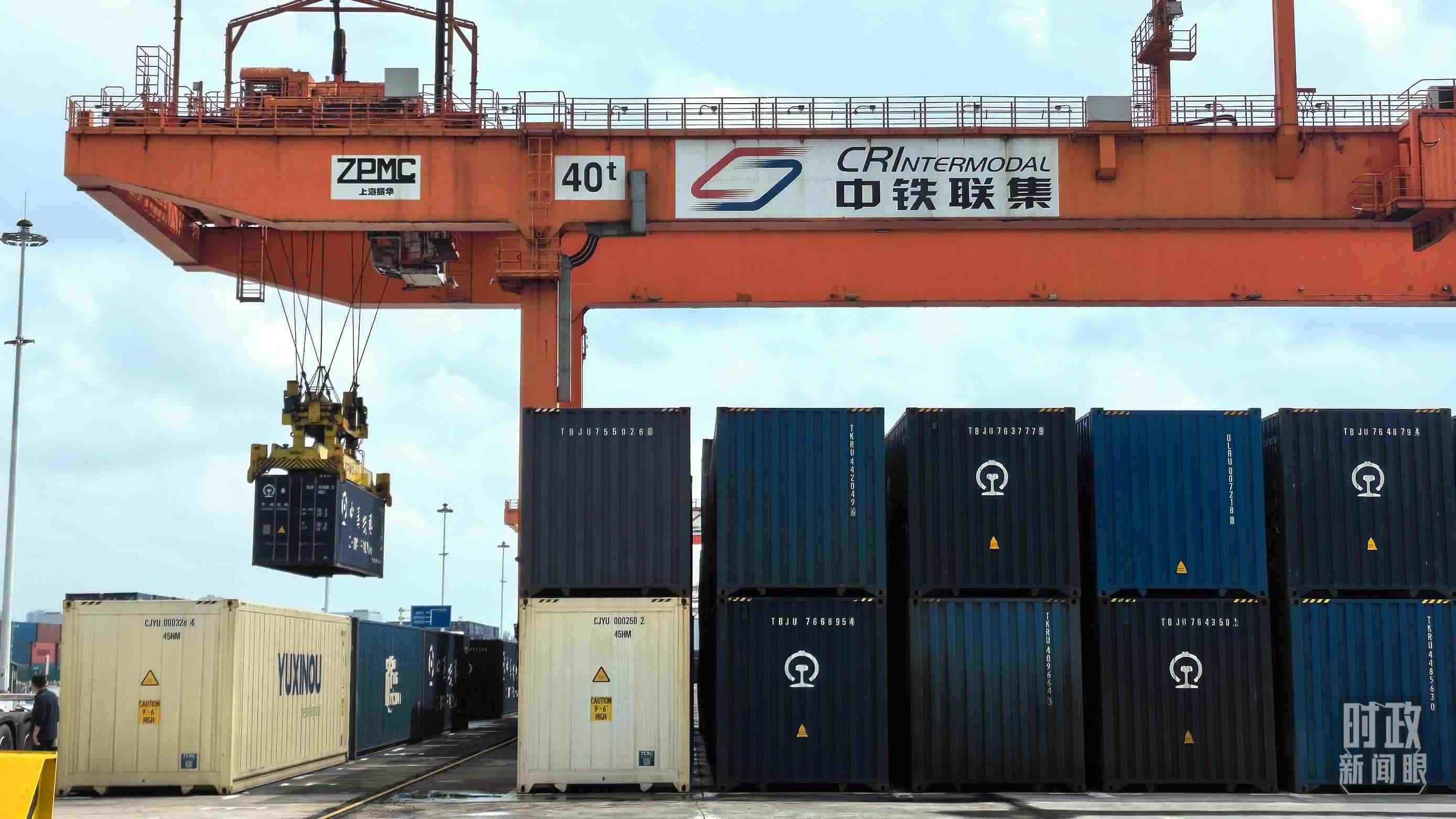 △重慶國際物流樞紐園區(qū)。（總臺(tái)央視記者趙化拍攝）