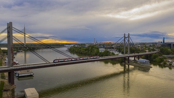 匈塞鐵路塞爾維亞境內(nèi)。中國(guó)鐵路國(guó)際有限公司供圖