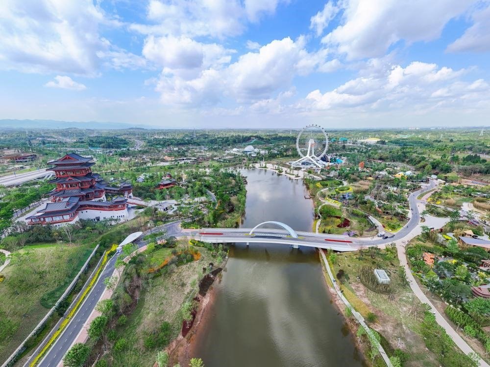 這是2024年4月22日拍攝的成都世園會主會場（無人機(jī)照片）。新華社記者 王曦 攝